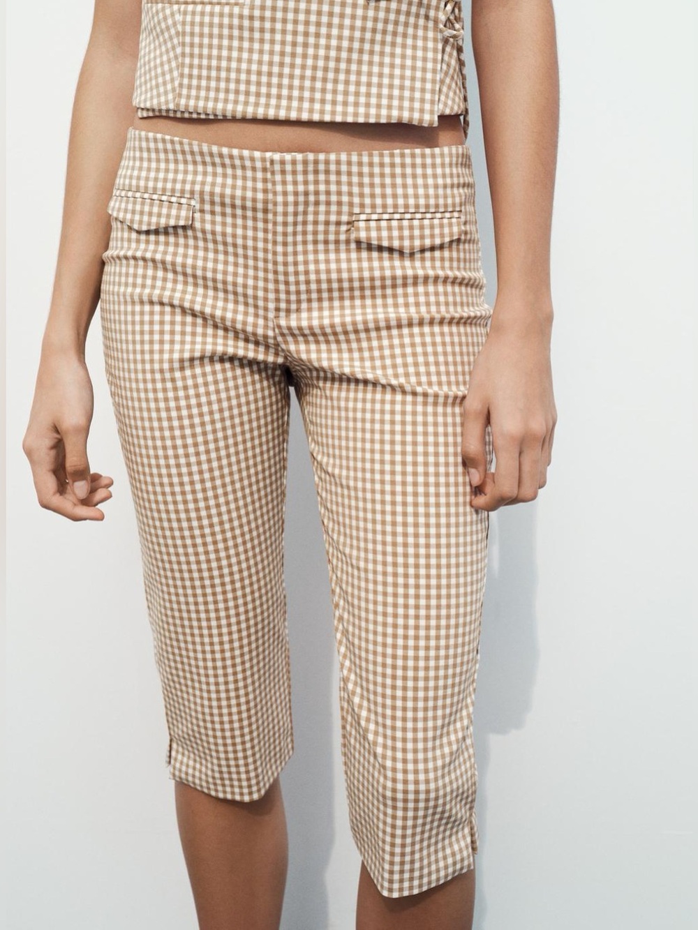 Zara Fitted Gingham Capri Pants